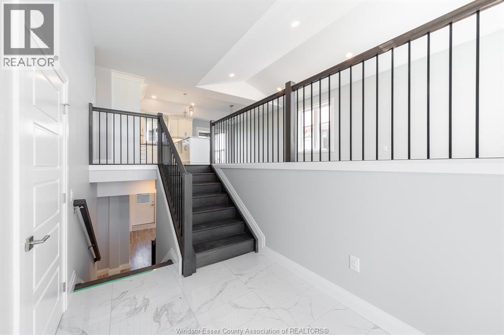 14 NOBLE, Amherstburg, Ontario, N9V0G3 — Photo 2