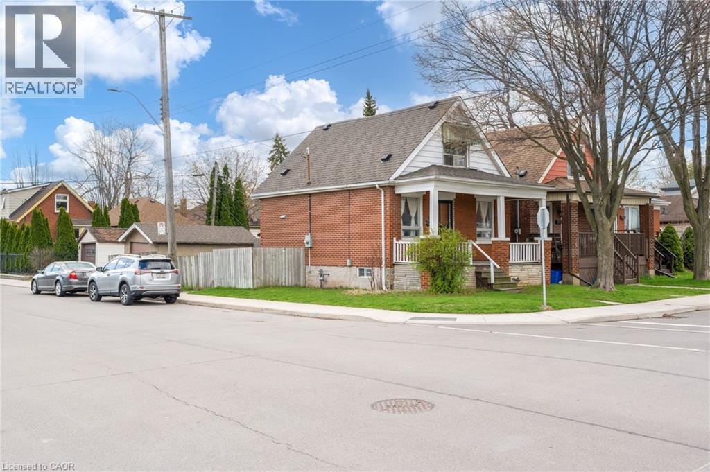 118 CAMERON Avenue N, Hamilton, Ontario, L8H4Z2 — Photo 2