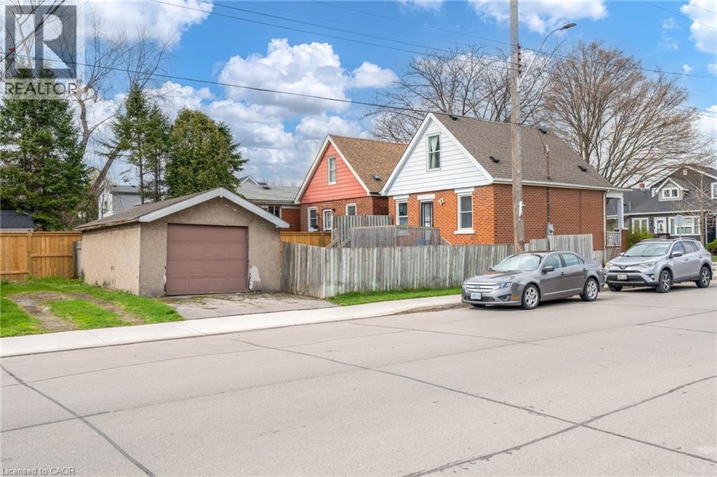 118 CAMERON Avenue N, Hamilton, Ontario, L8H4Z2 — Photo 3