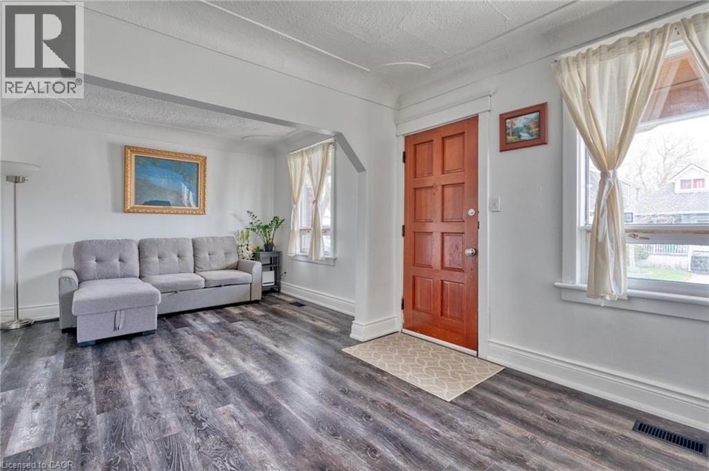 118 CAMERON Avenue N, Hamilton, Ontario, L8H4Z2 — Photo 4