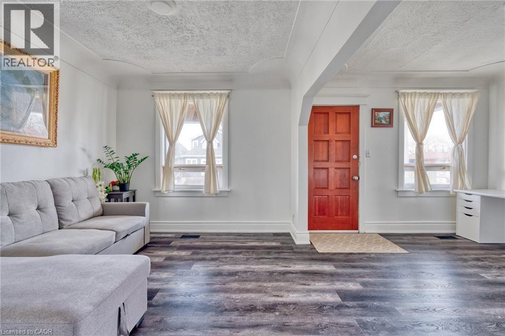 118 CAMERON Avenue N, Hamilton, Ontario, L8H4Z2 — Photo 5