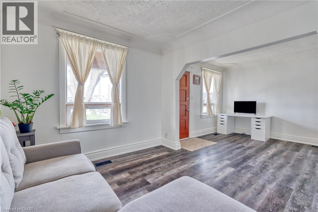 118 CAMERON Avenue N, Hamilton, Ontario, L8H4Z2 — Photo 6