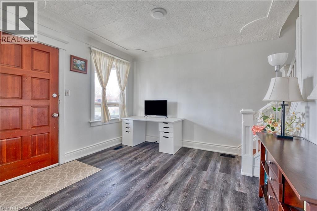 118 CAMERON Avenue N, Hamilton, Ontario, L8H4Z2 — Photo 7