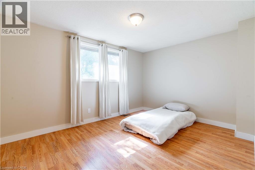 232 CEDARWOODS Crescent, Kitchener, Ontario, N2C2J8 — Photo 12