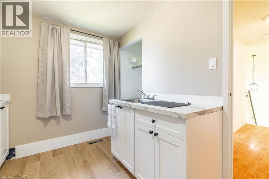 232 CEDARWOODS Crescent, Kitchener, Ontario, N2C2J8 — Photo 15