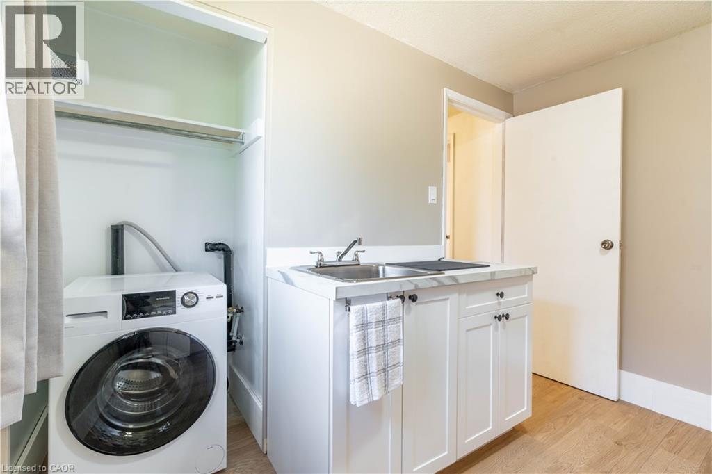 232 CEDARWOODS Crescent, Kitchener, Ontario, N2C2J8 — Photo 16