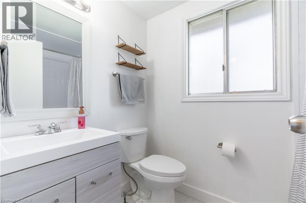 232 CEDARWOODS Crescent, Kitchener, Ontario, N2C2J8 — Photo 18