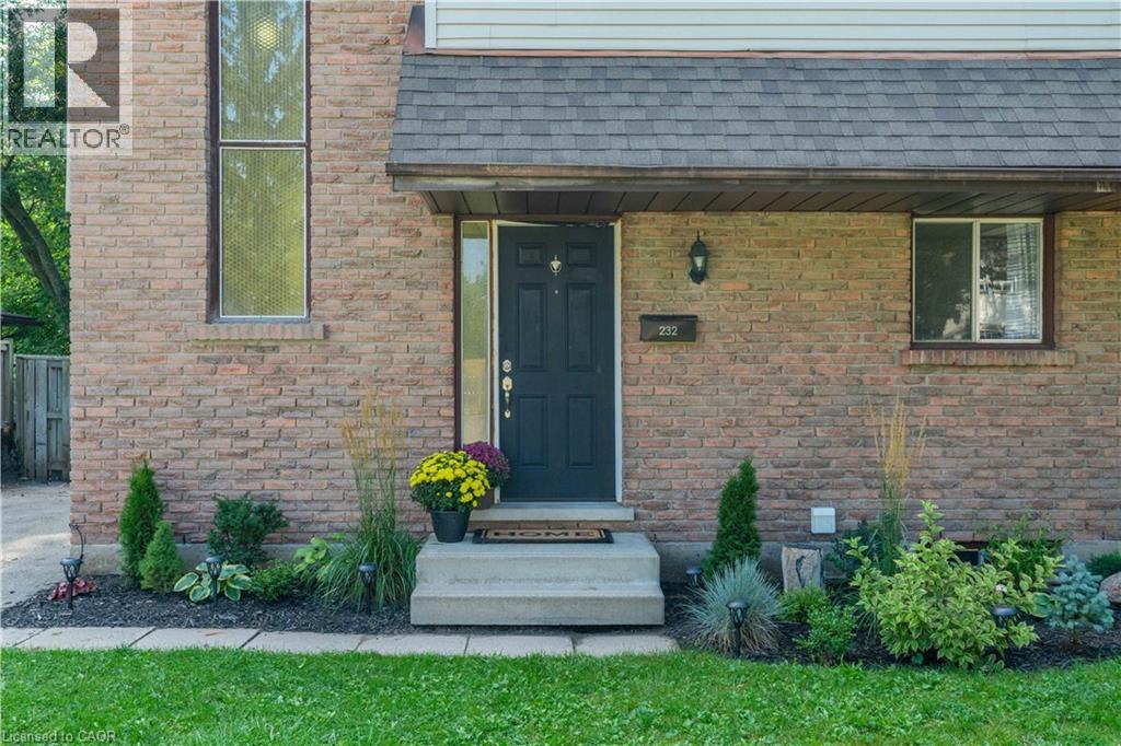 232 CEDARWOODS Crescent, Kitchener, Ontario, N2C2J8 — Photo 2