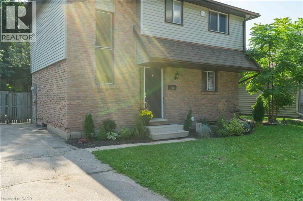 232 CEDARWOODS Crescent, Kitchener, Ontario, N2C2J8 — Photo 3