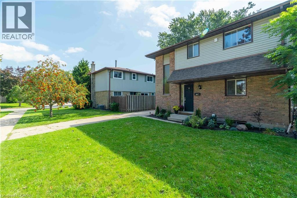 232 CEDARWOODS Crescent, Kitchener, Ontario, N2C2J8 — Photo 4