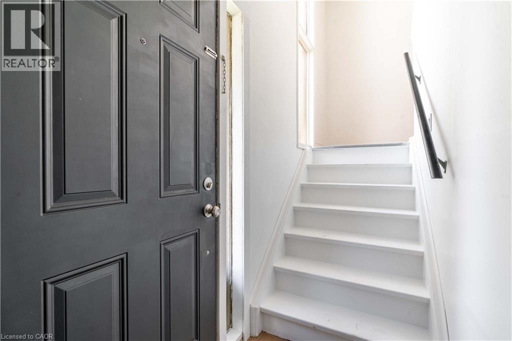 232 CEDARWOODS Crescent, Kitchener, Ontario, N2C2J8 — Photo 6