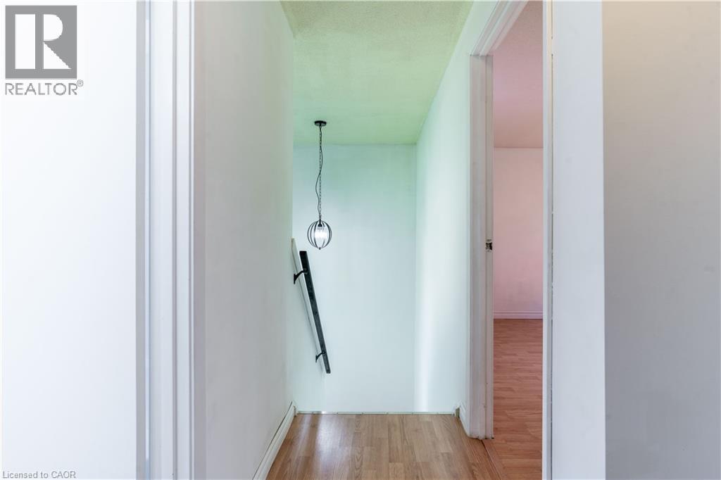 232 CEDARWOODS Crescent, Kitchener, Ontario, N2C2J8 — Photo 8