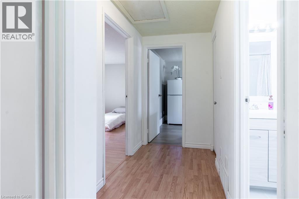 232 CEDARWOODS Crescent, Kitchener, Ontario, N2C2J8 — Photo 9