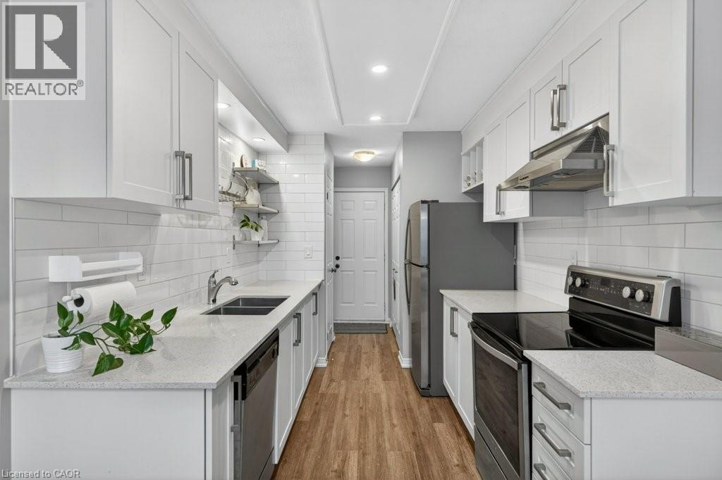 7 PERTHSHIRE Court, Hamilton, Ontario, L9B2H1 — Photo 10