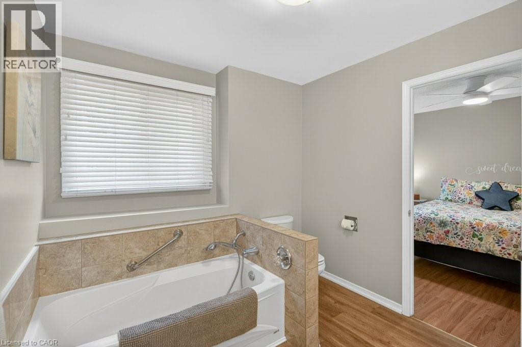 7 PERTHSHIRE Court, Hamilton, Ontario, L9B2H1 — Photo 21