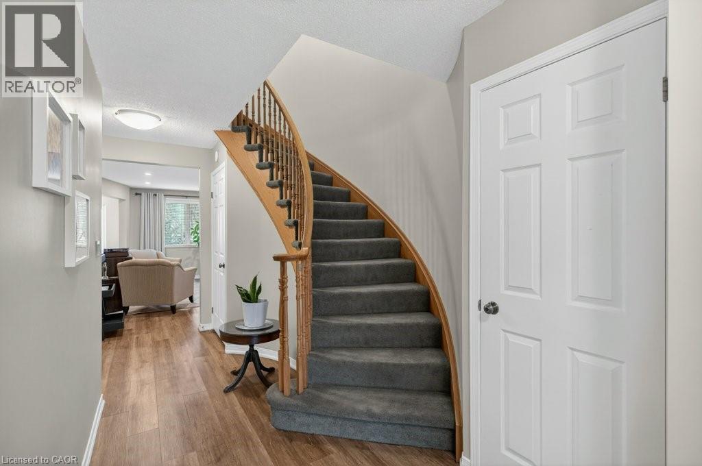 7 PERTHSHIRE Court, Hamilton, Ontario, L9B2H1 — Photo 5