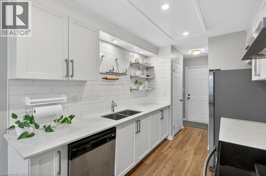 7 PERTHSHIRE Court, Hamilton, Ontario, L9B2H1 — Photo 9