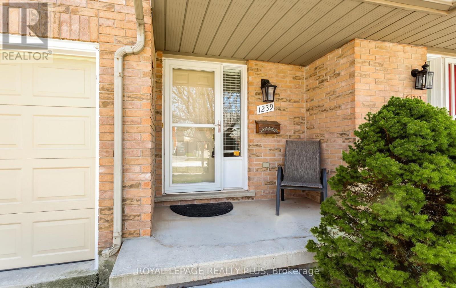 1239 BLANSHARD DRIVE, Burlington (Tansley), Ontario, L7M4N6 — Photo 2