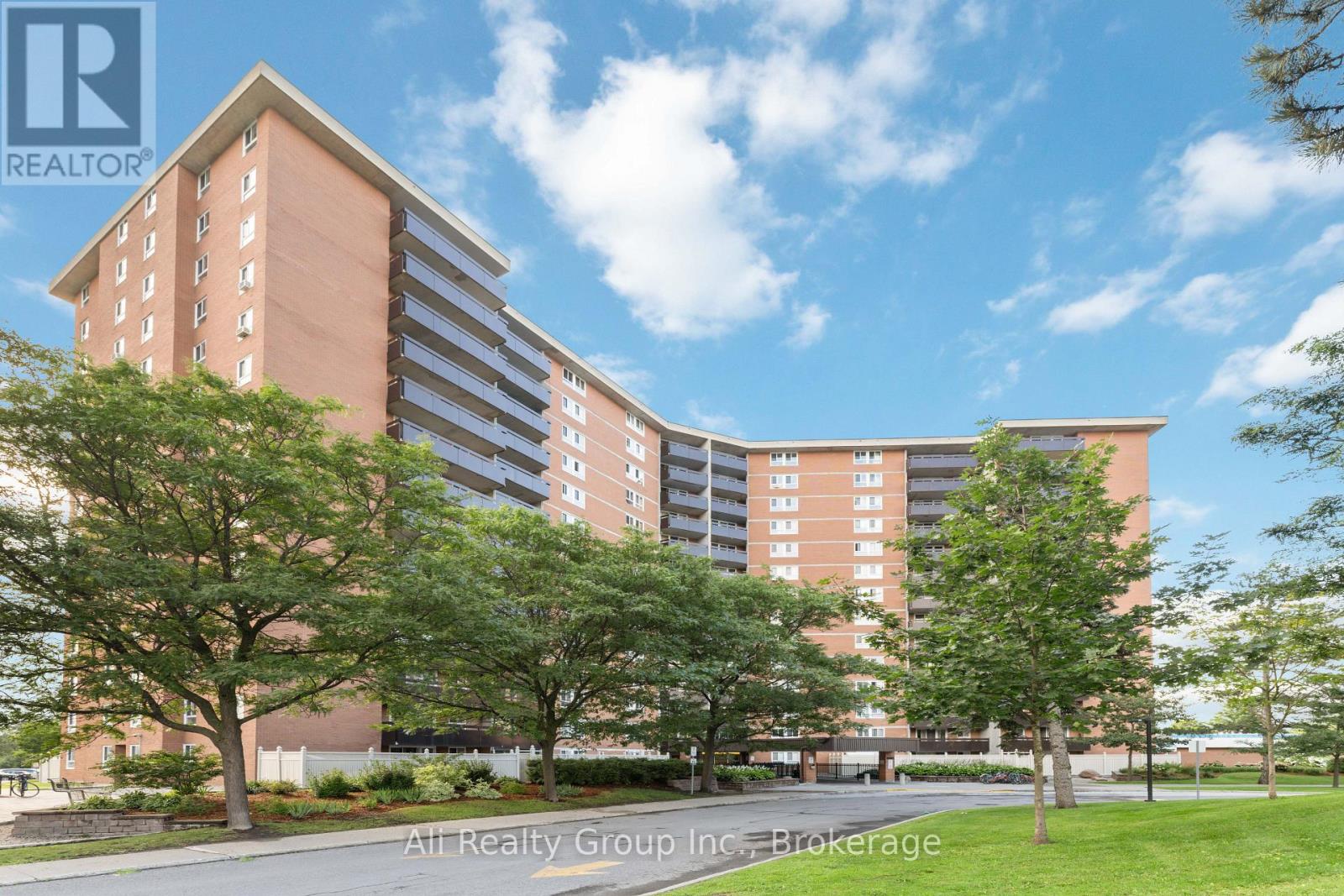 1218 - 2020 JASMINE CRESCENT, Ottawa, Ontario, K1J8K5 — Photo 2