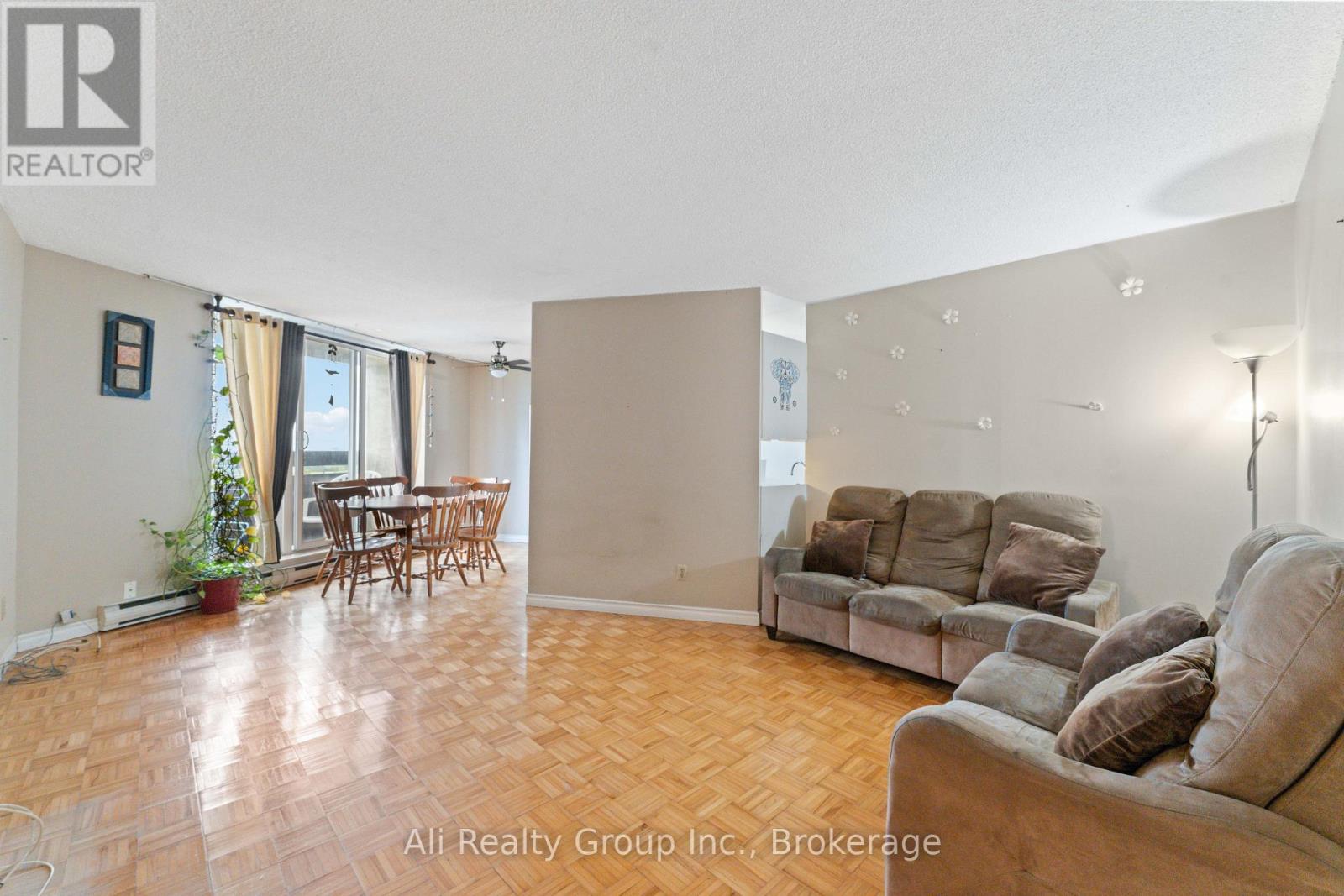 1218 - 2020 JASMINE CRESCENT, Ottawa, Ontario, K1J8K5 — Photo 4