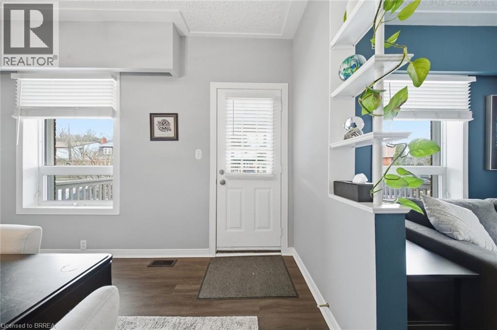 8 CARLYLE Street, Brantford, Ontario, N3T2C1 — Photo 2