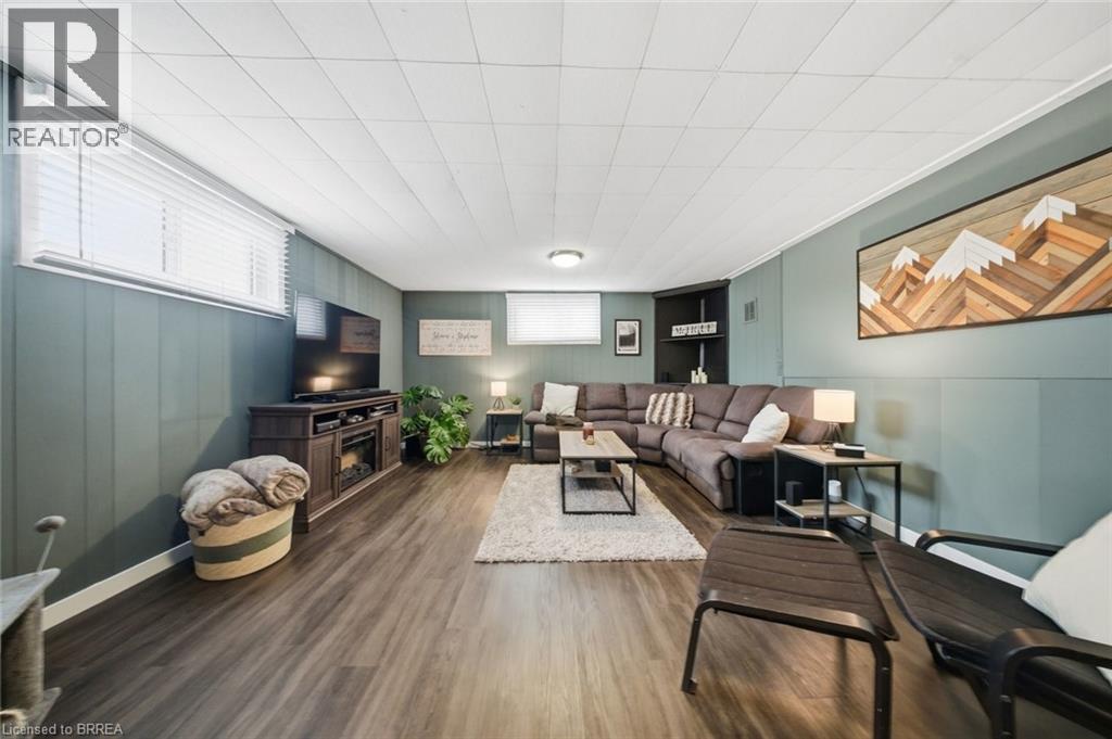 8 CARLYLE Street, Brantford, Ontario, N3T2C1 — Photo 23