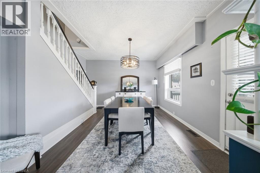 8 CARLYLE Street, Brantford, Ontario, N3T2C1 — Photo 4