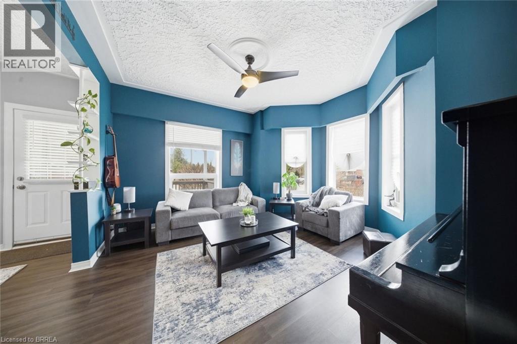 8 CARLYLE Street, Brantford, Ontario, N3T2C1 — Photo 6