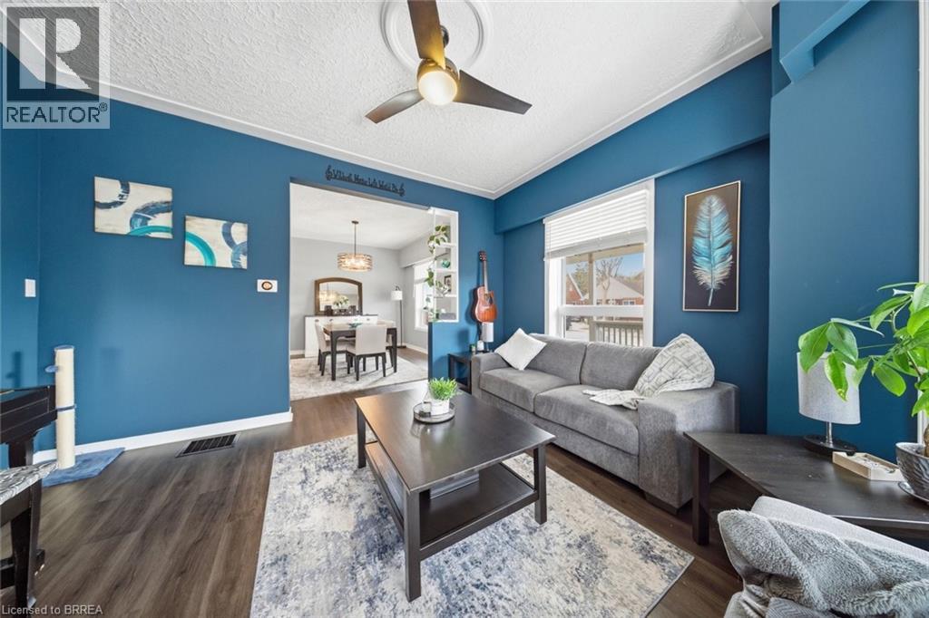 8 CARLYLE Street, Brantford, Ontario, N3T2C1 — Photo 7