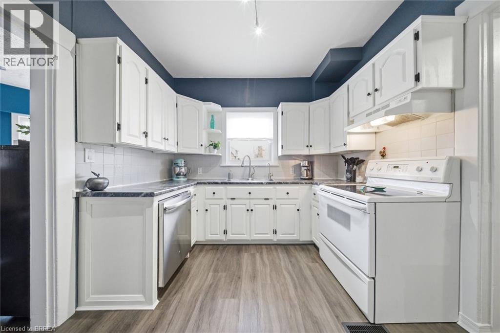 8 CARLYLE Street, Brantford, Ontario, N3T2C1 — Photo 8