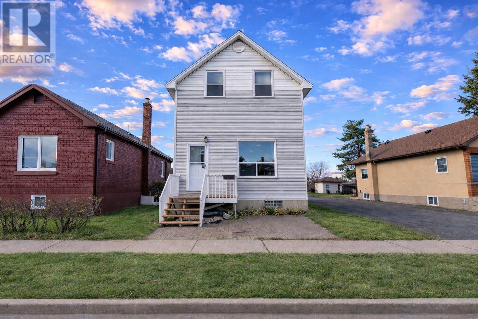 1317 Home AVE, Thunder Bay, Ontario, P7E3B8 — Photo 2