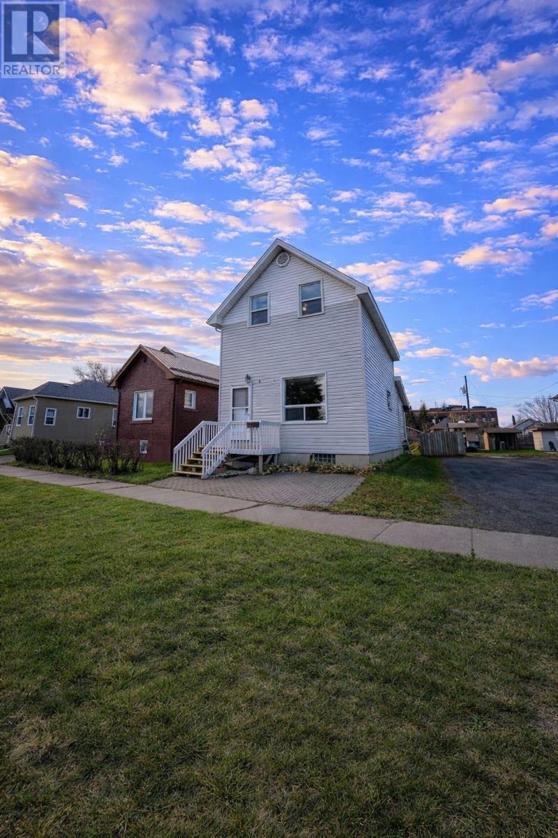 1317 Home AVE, Thunder Bay, Ontario, P7E3B8 — Photo 3