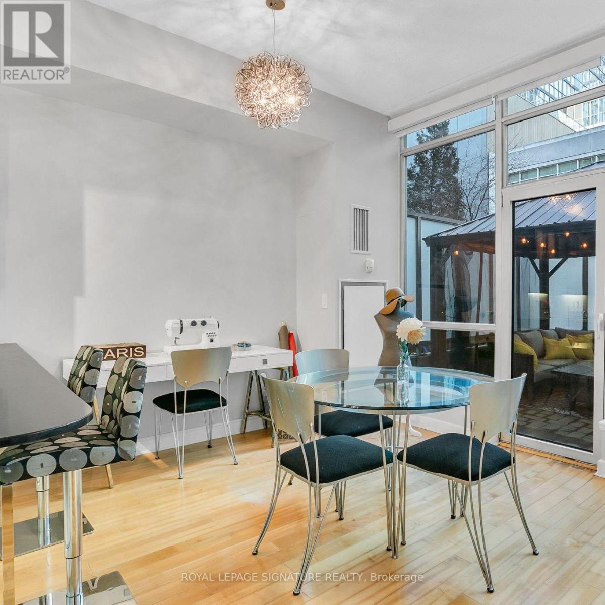 G25 - 350 WELLINGTON STREET W, Toronto (Waterfront Communities), Ontario, M5V3W9 — Photo 2