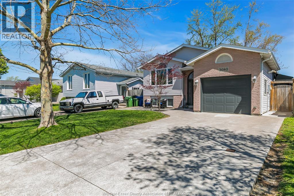 3080 LOEBACH DRIVE, Windsor, Ontario, N8T3M8 — Photo 2