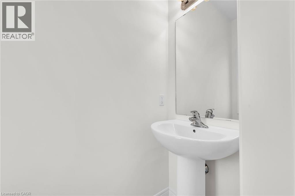 63 LLOYD DAVIES Way, Binbrook, Ontario, L0R1C0 — Photo 19