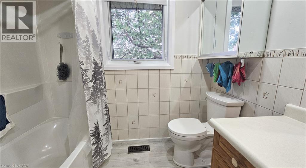 208 MONTGOMERY Road Unit# UPPER, Kitchener, Ontario, N2H3P7 — Photo 18