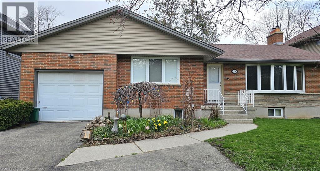 208 MONTGOMERY Road Unit# UPPER, Kitchener, Ontario, N2H3P7 — Photo 2