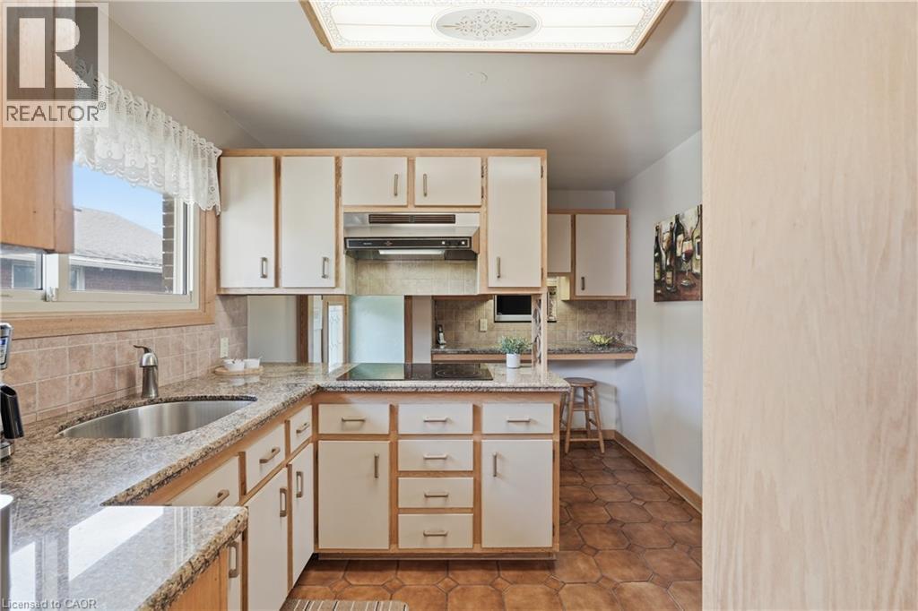 4 TILBURY Court, Hamilton, Ontario, L8T2M4 — Photo 15