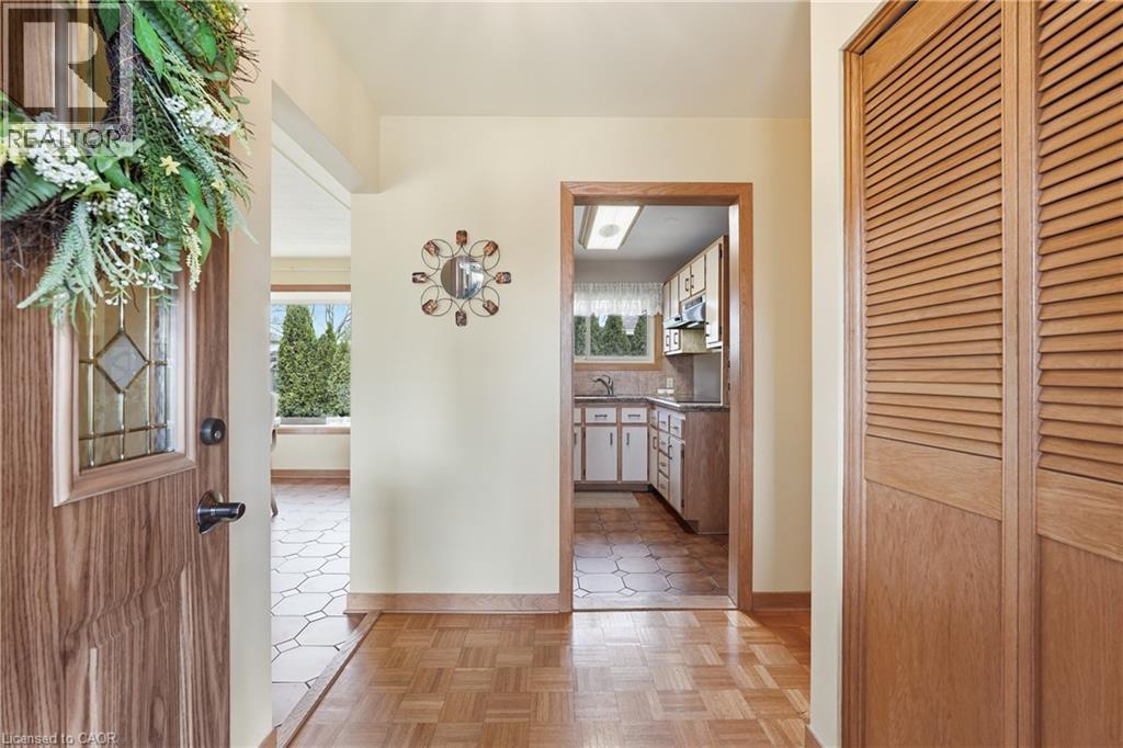 4 TILBURY Court, Hamilton, Ontario, L8T2M4 — Photo 7