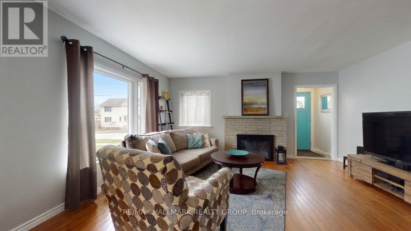 24 SCHOFIELD AVENUE, Brockville, Ontario, K6V4M5 — Photo 3