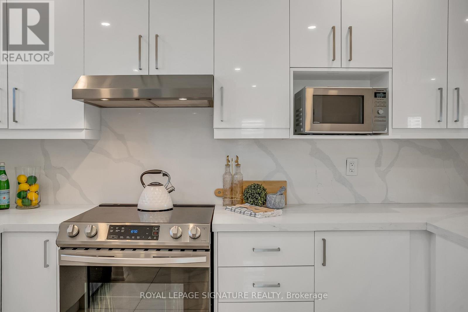 70 CLOVELLY AVENUE, Toronto (Oakwood Village), Ontario, M6C1Y3 — Photo 12