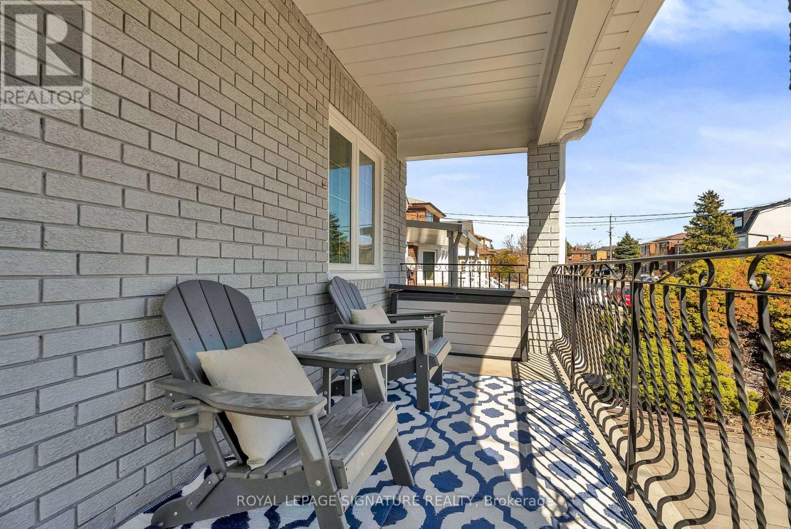 70 CLOVELLY AVENUE, Toronto (Oakwood Village), Ontario, M6C1Y3 — Photo 2