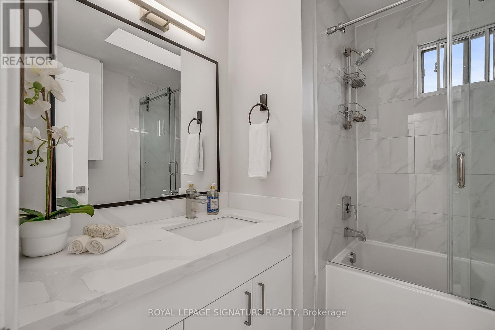 70 CLOVELLY AVENUE, Toronto (Oakwood Village), Ontario, M6C1Y3 — Photo 22