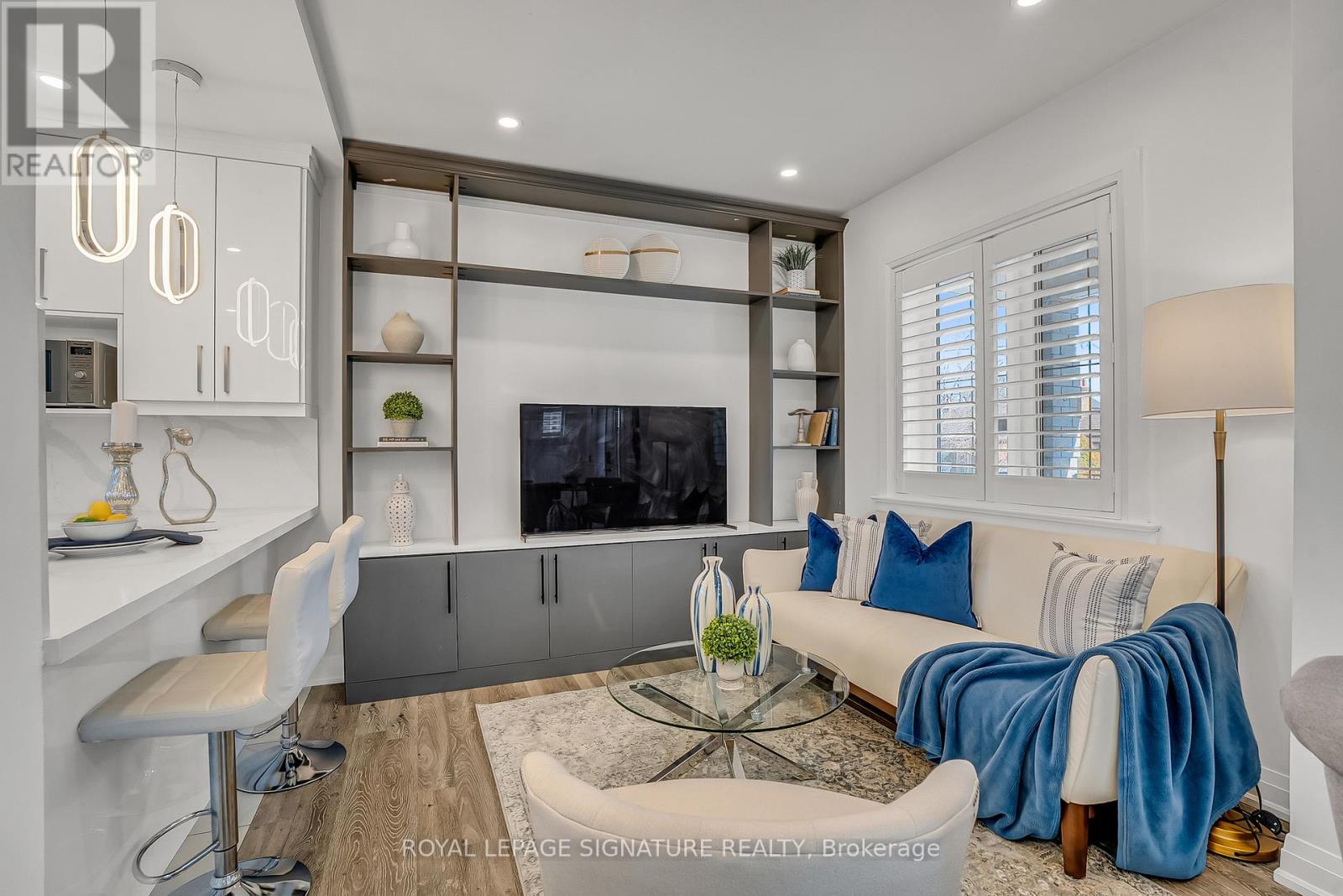 70 CLOVELLY AVENUE, Toronto (Oakwood Village), Ontario, M6C1Y3 — Photo 4