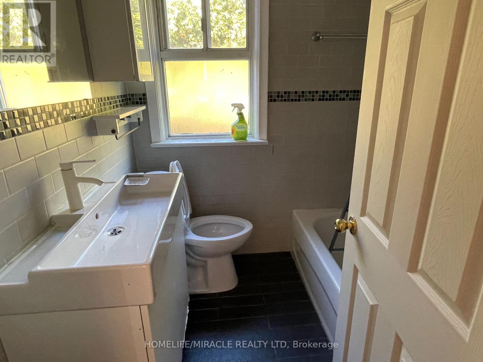 MAIN FLOOR - 45 MARTORINO DRIVE, Toronto (Kennedy Park), Ontario, M1K2J3 — Photo 14