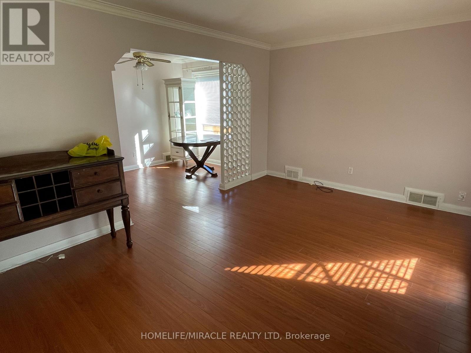 MAIN FLOOR - 45 MARTORINO DRIVE, Toronto (Kennedy Park), Ontario, M1K2J3 — Photo 3