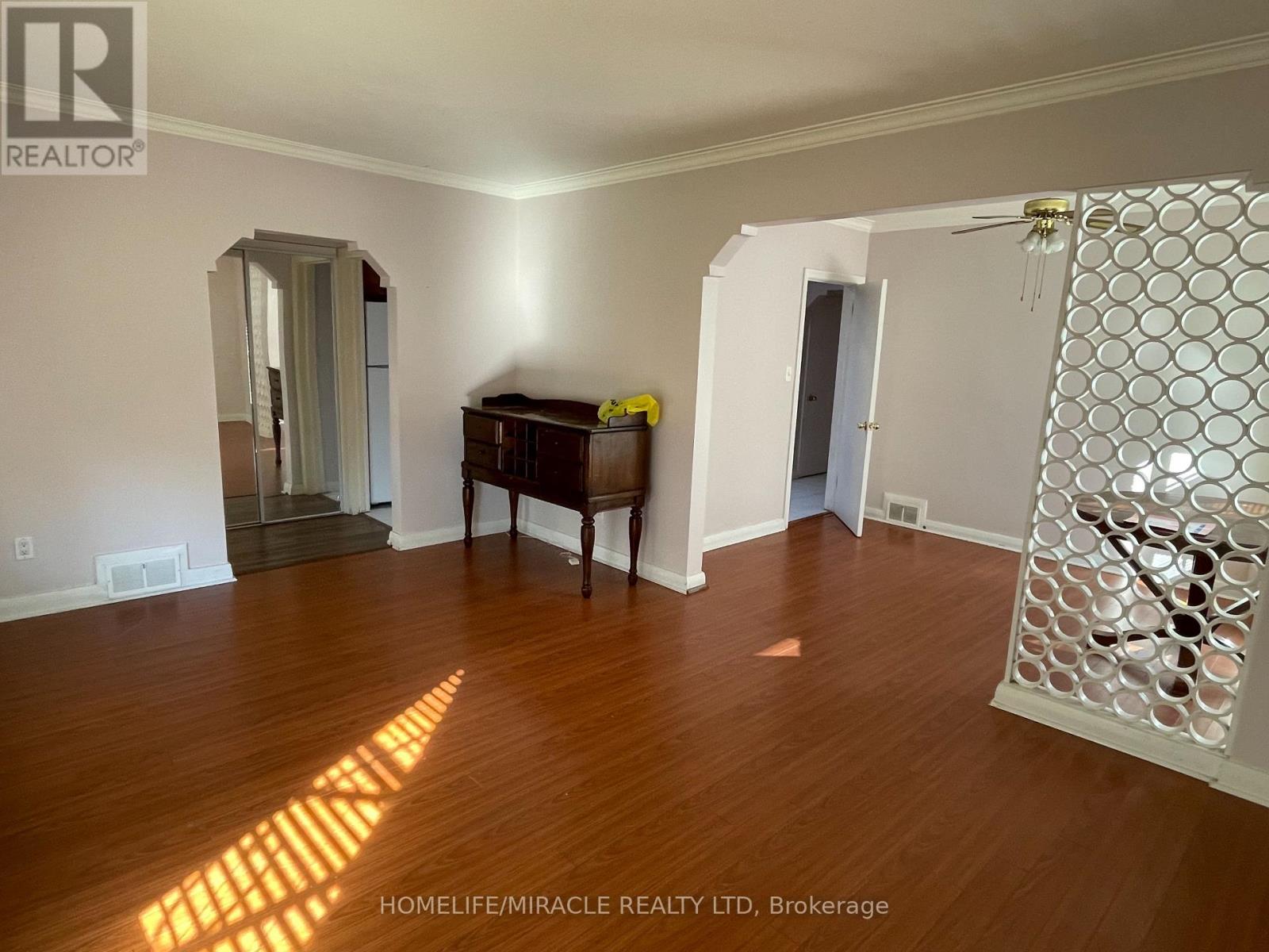 MAIN FLOOR - 45 MARTORINO DRIVE, Toronto (Kennedy Park), Ontario, M1K2J3 — Photo 4