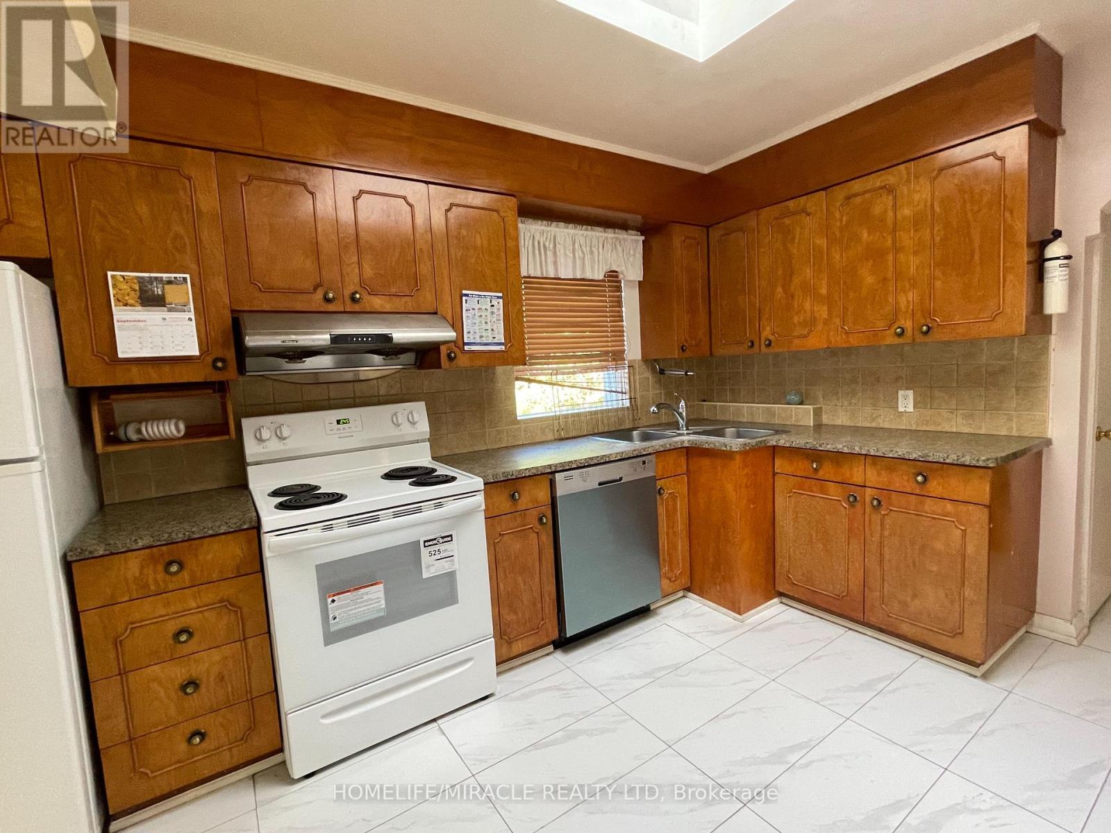 MAIN FLOOR - 45 MARTORINO DRIVE, Toronto (Kennedy Park), Ontario, M1K2J3 — Photo 7