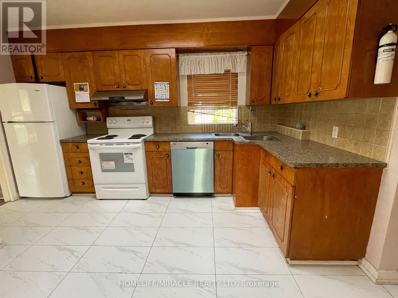 MAIN FLOOR - 45 MARTORINO DRIVE, Toronto (Kennedy Park), Ontario, M1K2J3 — Photo 8