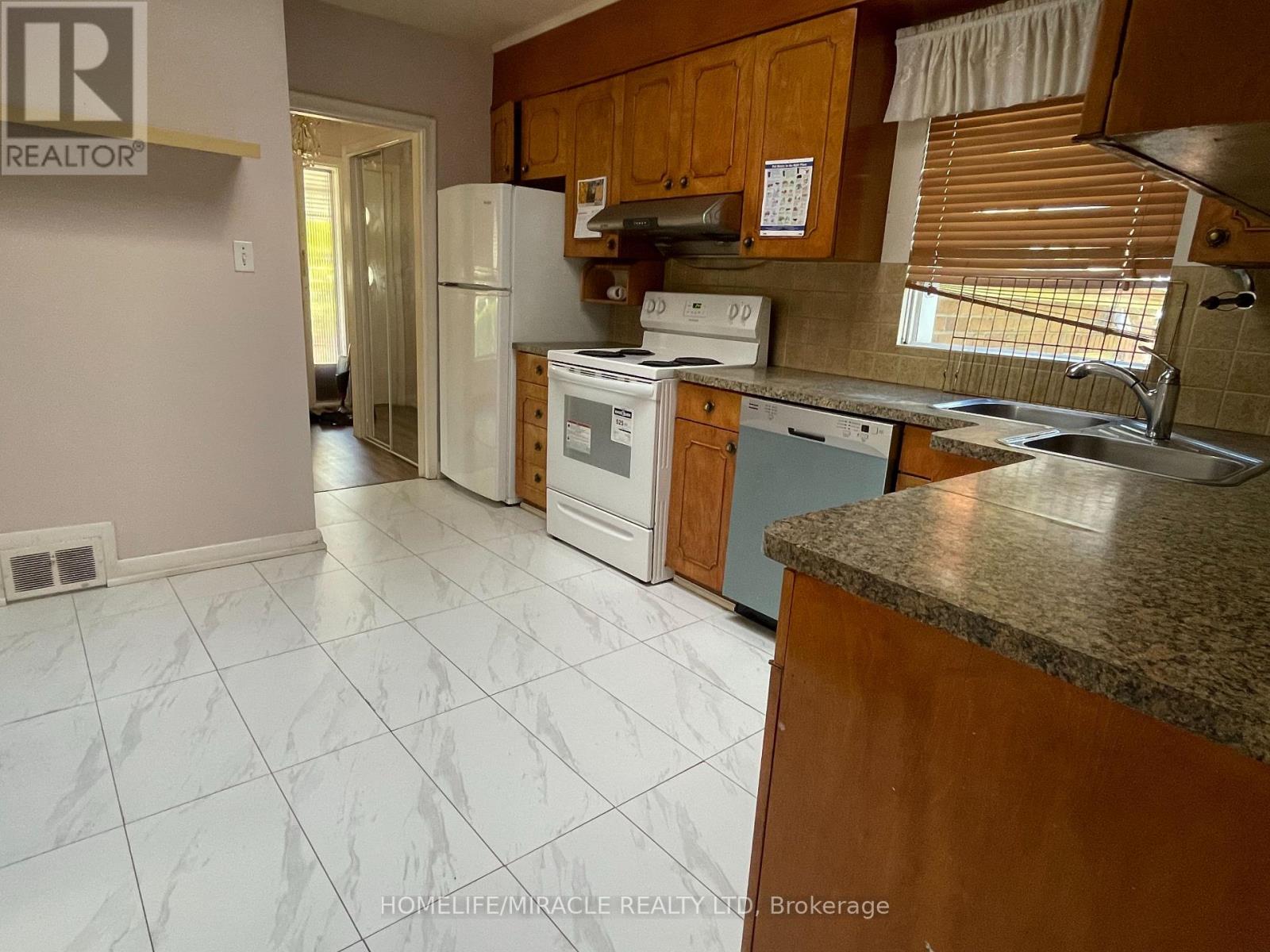 MAIN FLOOR - 45 MARTORINO DRIVE, Toronto (Kennedy Park), Ontario, M1K2J3 — Photo 9